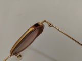  Kính râm màu hồng phớt tròng nâu gọng màu vàng tây thương hiệu Look Optical (Hàn Quốc). 