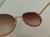  Kính râm màu hồng phớt tròng nâu gọng màu vàng tây thương hiệu Look Optical (Hàn Quốc). 