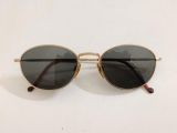  Kính râm cổ điển màu vàng tây thương hiệu nổi tiếng của Ý Giorgio Armani. 