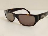  Kính râm thương hiệu Rayban dành cho người có khuôn mặt nhỏ nhắn. 