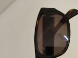  Kính râm thương hiệu Rayban dành cho người có khuôn mặt nhỏ nhắn. 