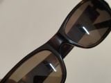  Kính râm thương hiệu Rayban dành cho người có khuôn mặt nhỏ nhắn. 