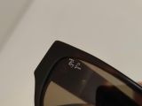  Kính râm thương hiệu Rayban dành cho người có khuôn mặt nhỏ nhắn. 