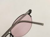  Kính râm dáng nửa viền màu đen tròng phớt hồng thương hiệu ESPRIT của Mỹ. 