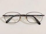  Gọng kính titanium màu nâu thương hiệu Perseus (Made in Japan). 