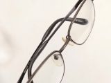  Gọng kính titanium màu nâu thương hiệu Perseus (Made in Japan). 