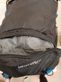  Balo màu màu đen xanh The North Face  (Xuât thị trường Hàn Quốc)(Độ mới khoảng hơn 90%)(Có áo mưa bọc túi đi kèm). 
