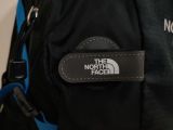  Balo màu màu đen xanh The North Face  (Xuât thị trường Hàn Quốc)(Độ mới khoảng hơn 90%)(Có áo mưa bọc túi đi kèm). 