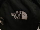  Balo màu màu đen xanh The North Face  (Xuât thị trường Hàn Quốc)(Độ mới khoảng hơn 90%)(Có áo mưa bọc túi đi kèm). 