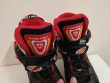 Patin màu đen và màu đỏ Flying Eagle size 33 co giãn 37 (chân giày thường size 30 31 đã có thể đi tốt). 