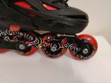  Patin màu đen và màu đỏ Flying Eagle size 33 co giãn 37 (chân giày thường size 30 31 đã có thể đi tốt). 