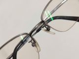  Gọng kính tianium mầu hun khói dáng nửa viền thương hiệu Valentino Christy. 