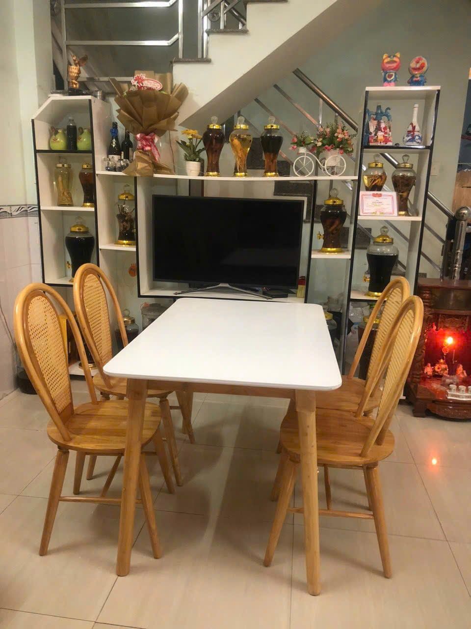  Set bàn ăn phòng bếp gia đình 57-BAG4-Shiyam 4 ghế gỗ cong 