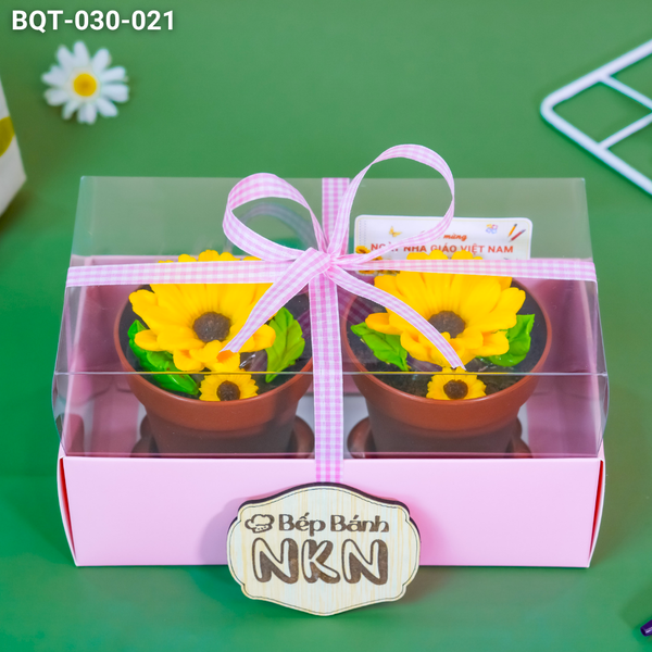  Hộp Bánh Quà Tặng 2 Chậu Hoa Hướng Dương Kèm Xẻng (BQT-030-021) 
