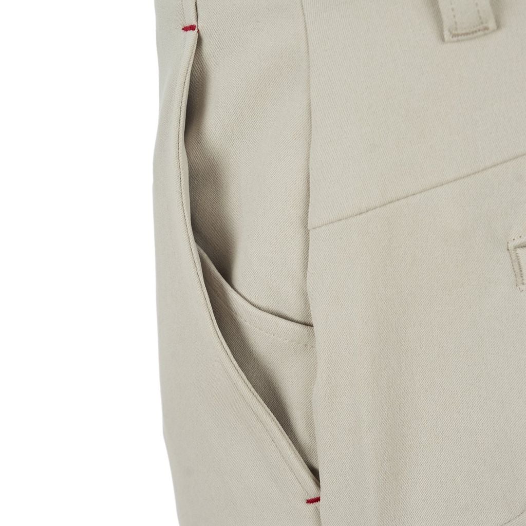 Chi tiết 7 túi tiện dụng và băng chống trượt ở eo Le Coq