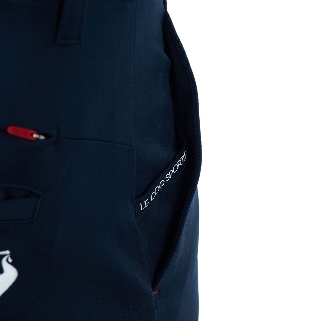 Chất liệu vải chéo navy co giãn và chống bám bẩn