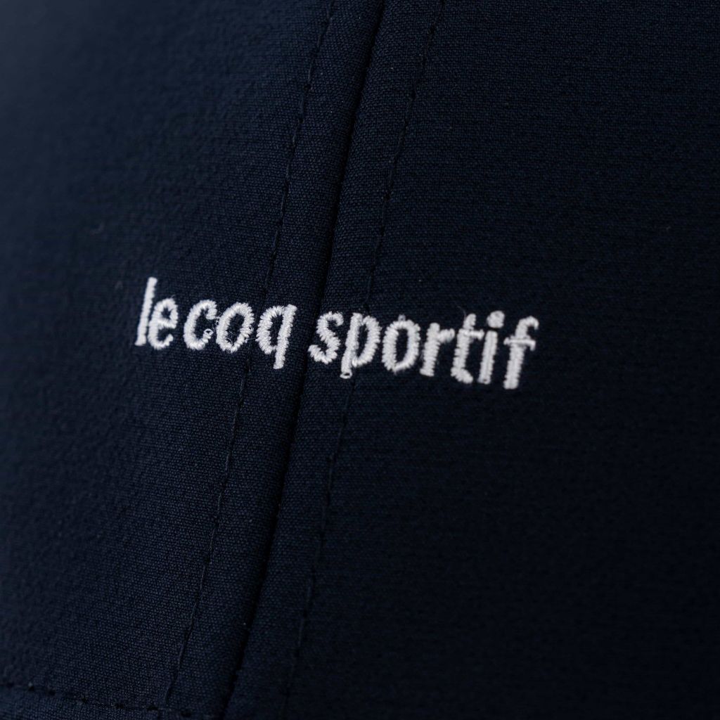 chi tiết thiết kế tam giác mũ Le Coq Sportif