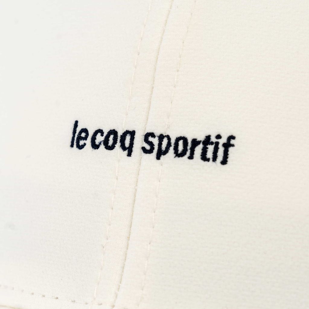 chi tiết logo tam giác mũ golf Le Coq Sportif