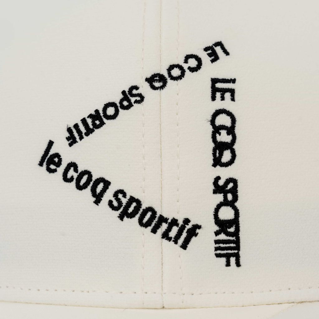 chi tiết logo tam giác Le Coq Sportif trên mũ Cordura