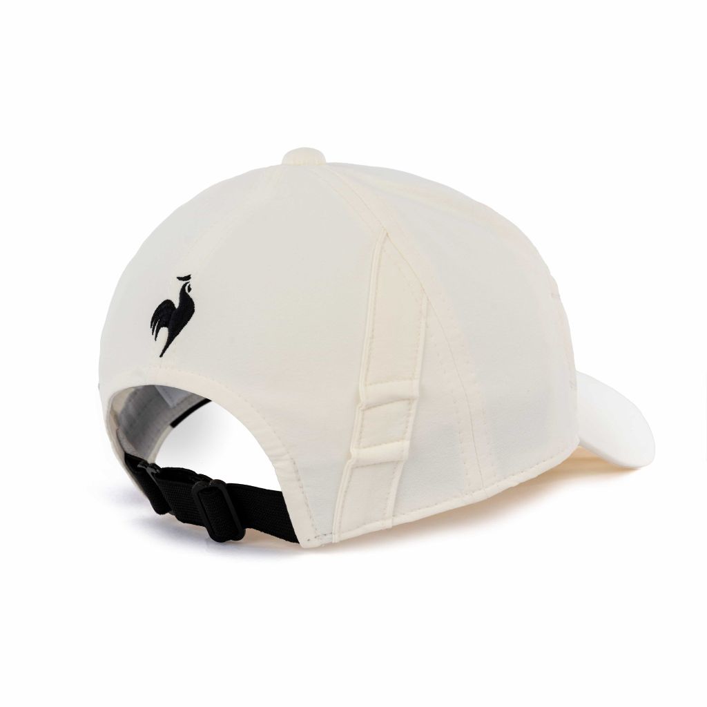 golfer đội mũ Le Coq Sportif phong cách châu Âu