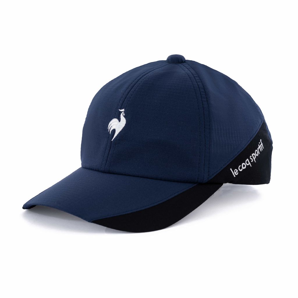 golfer đội mũ Le Coq Sportif phong cách thanh lịch