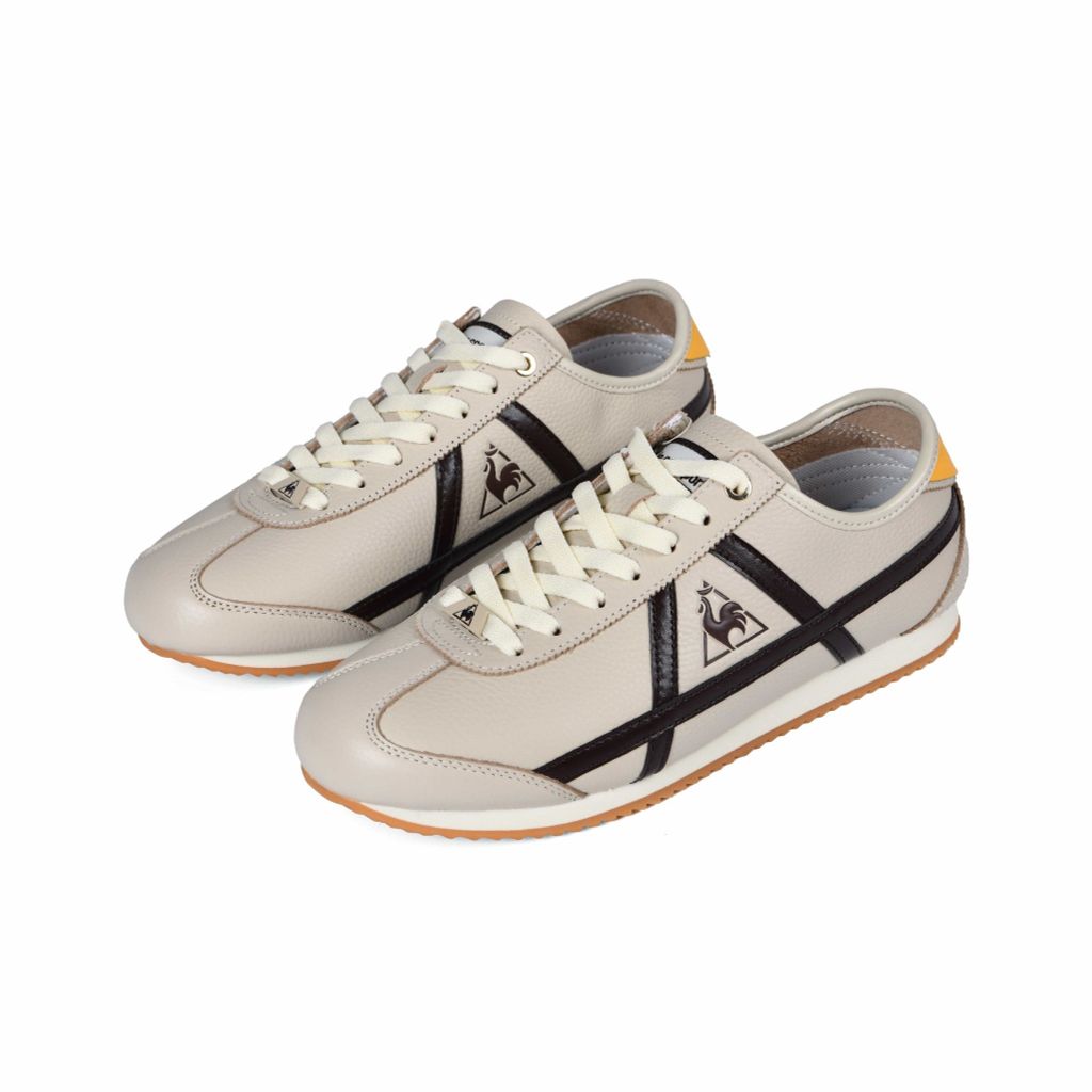 Lớp lót Polyester ôm chân, thoáng khí, mang lại cảm giác êm ái suốt ngày.