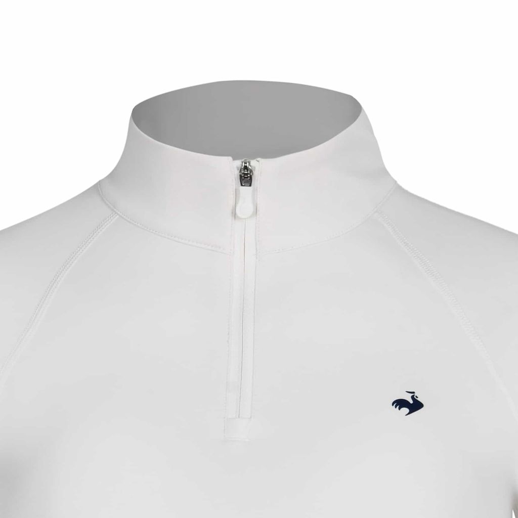 Áo golf nữ Le Coq Sportif, logo “Gà trống” thêu tinh tế trên ngực.