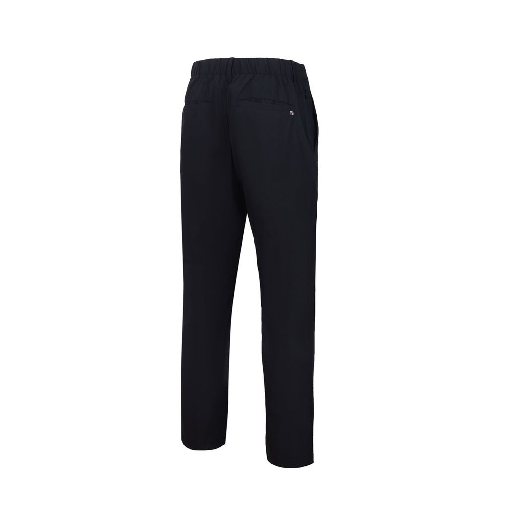 Chi tiết dây rút và túi khóa kéo tiện dụng trên quần gió Le Coq Sportif nam