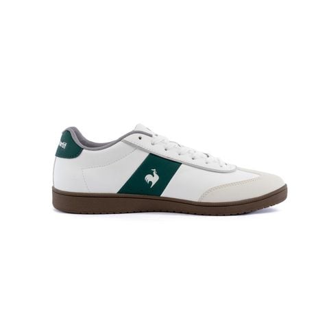 Chi tiết giày Le Coq Sportif LU5FSN55UZ thiết kế tối giản, lấy cảm hứng từ giày bóng đá cổ điển