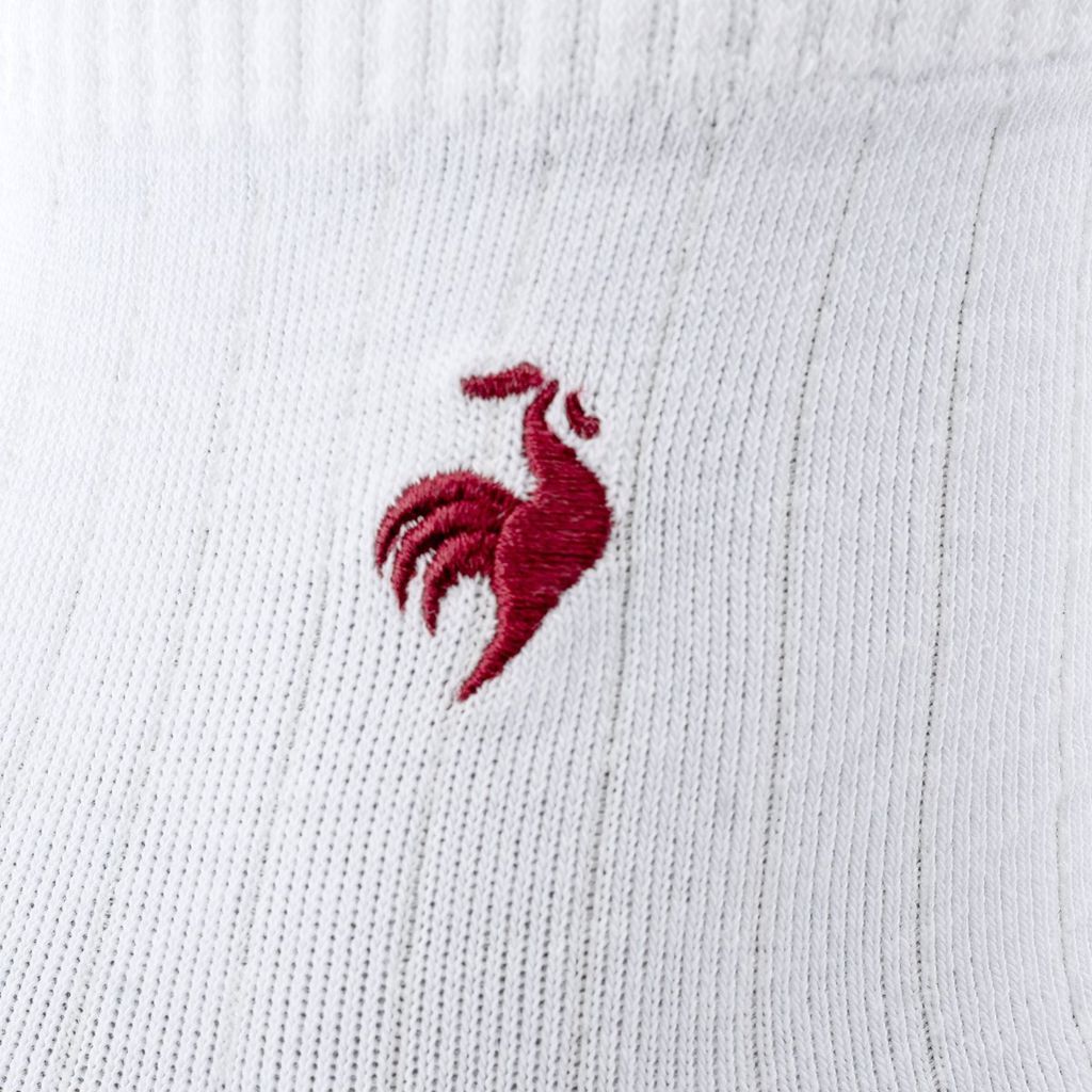Chất liệu cotton và polyester thoáng khí, mềm mại cho tất Le Coq Sportif nữ