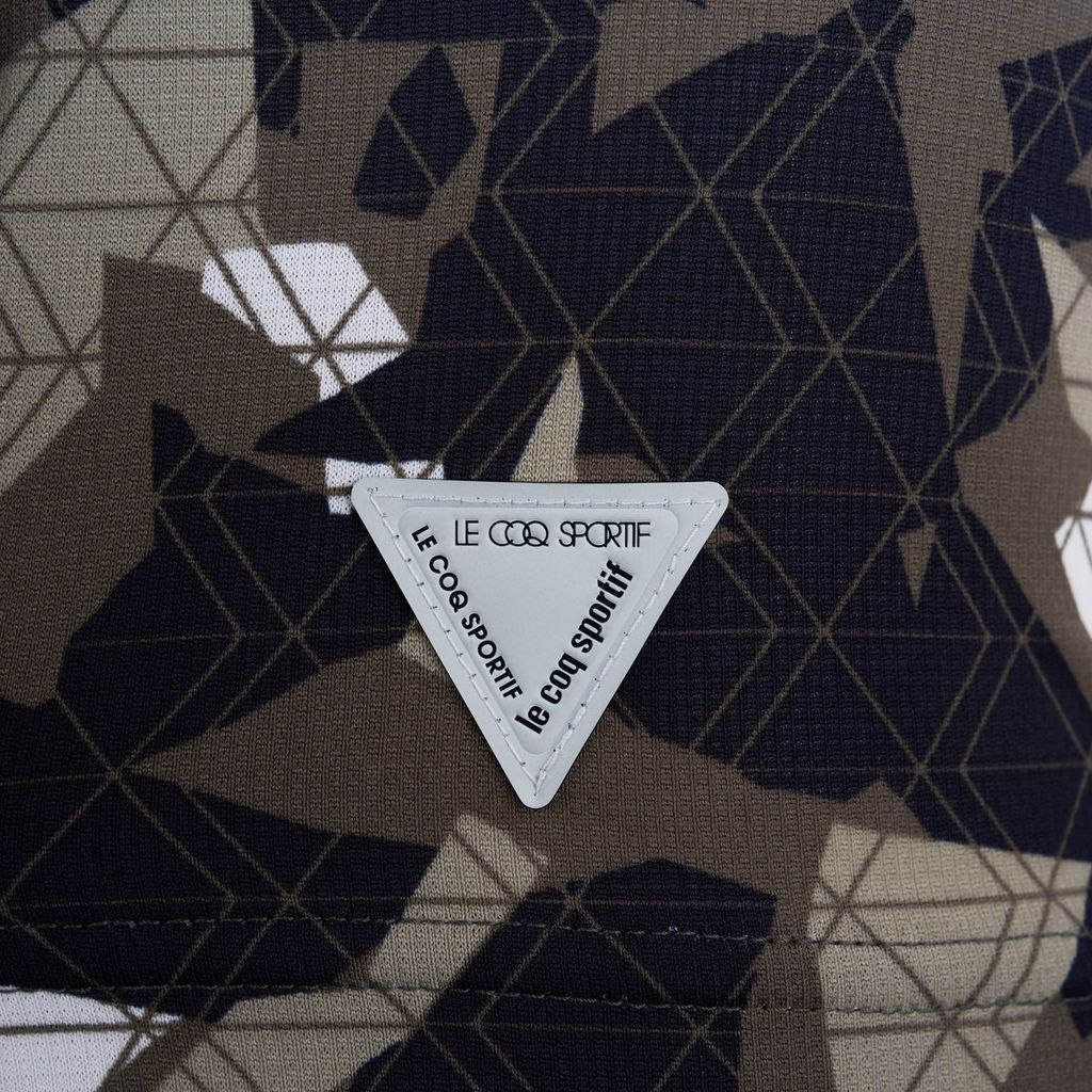 golf nam khaki với gấu áo giữ dáng, phong cách thanh lịch