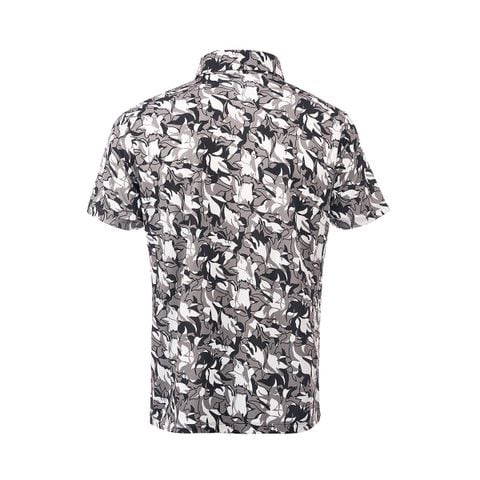 Kiểu dáng Regular Fit thoải mái, thiết kế ba chiều quanh vai hỗ trợ swing dễ dàng