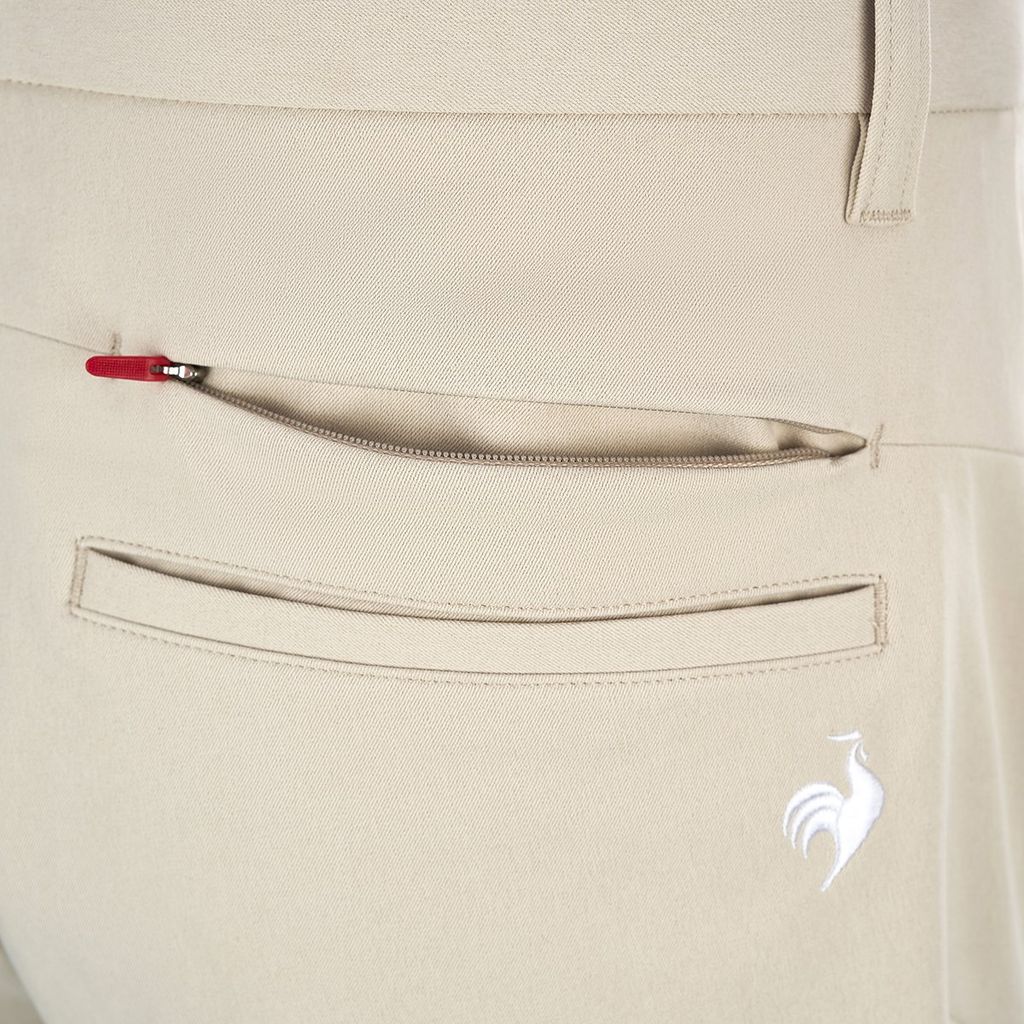 Chất liệu vải chéo màu beige co giãn và chống bám bẩn