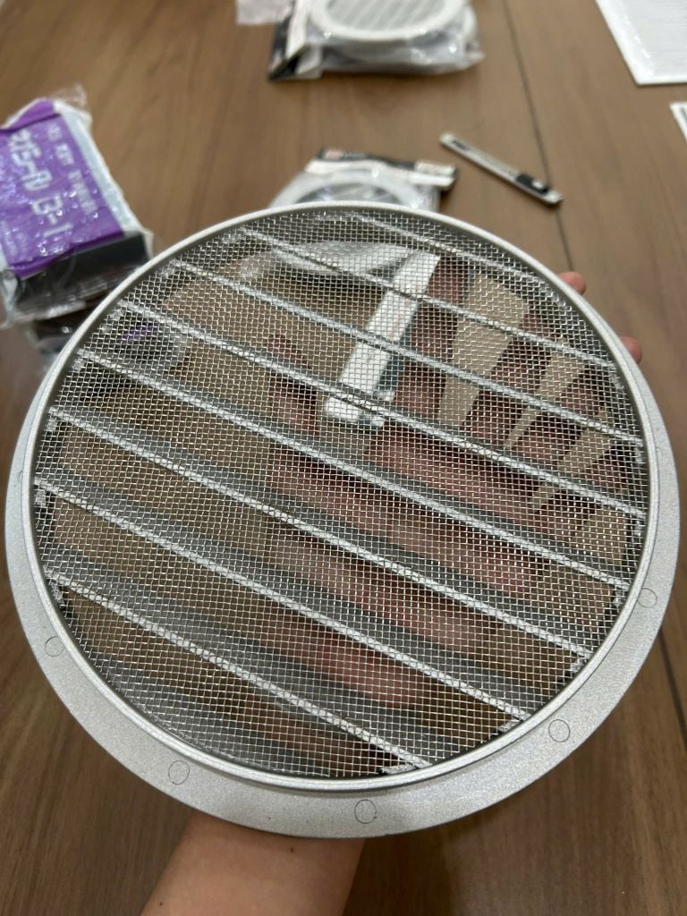 Cửa thông gió tròn nhôm nan nghiêng kèm lưới chắn côn trùng ERA - RKM