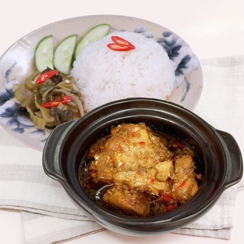  Cơm Gà Kho Sả Ớt 