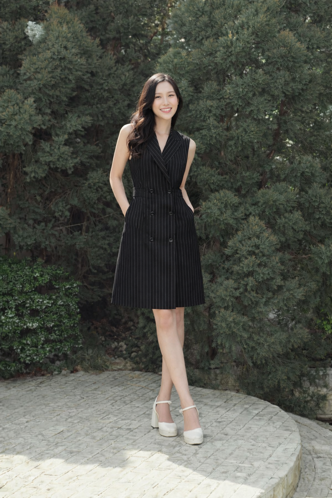 Đầm Nữ Dạng Cổ Vest Có Thun Ngang Eo Màu Đen Ninomaxx 2505026