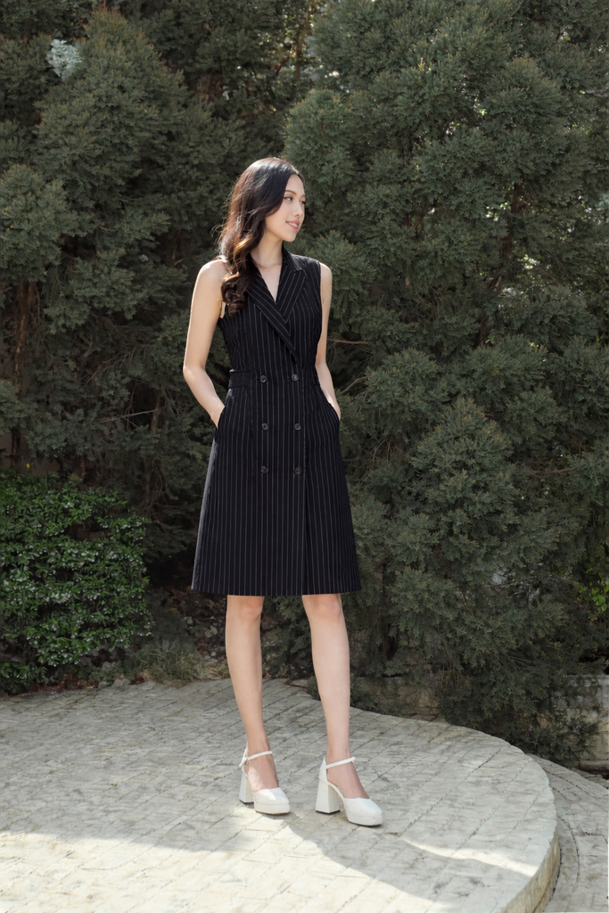 Đầm Nữ Dạng Cổ Vest Có Thun Ngang Eo Màu Đen Ninomaxx 2505026