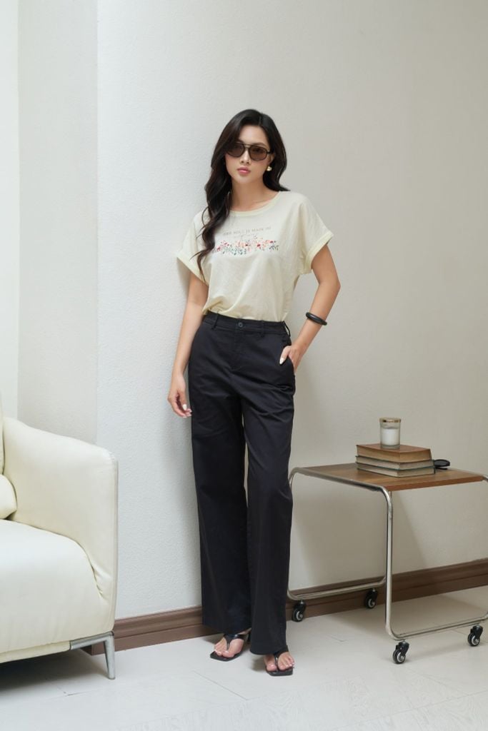 Áo thun tay ngắn họa tiết nữ Ninomaxx nhẹ, mịn và có độ rủ tự nhiên 2510025