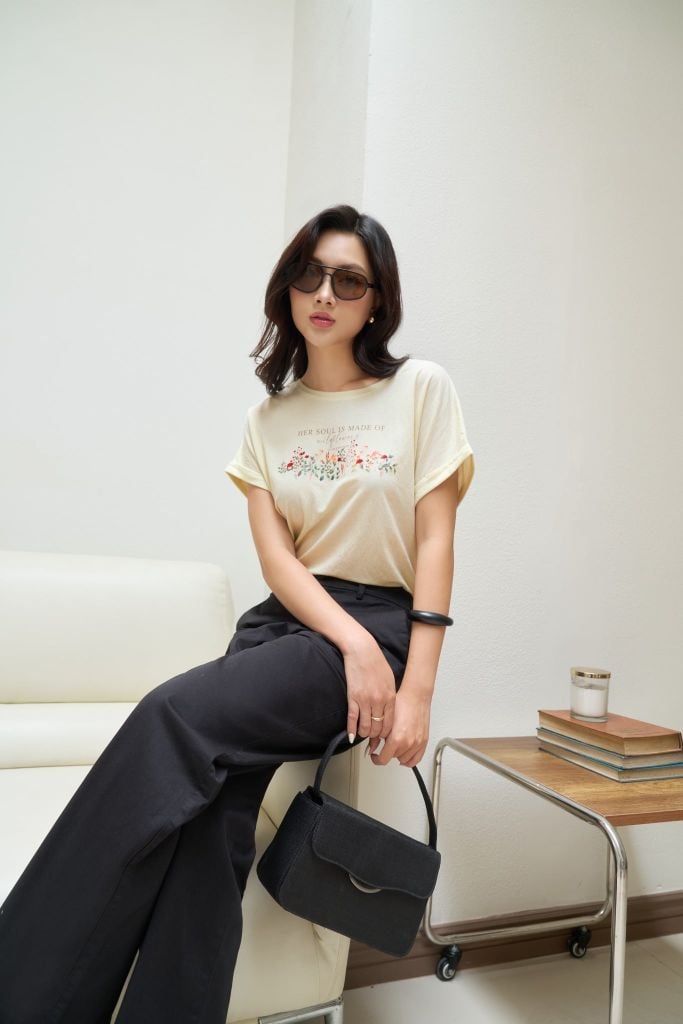 Áo thun tay ngắn họa tiết nữ Ninomaxx nhẹ, mịn và có độ rủ tự nhiên 2510025