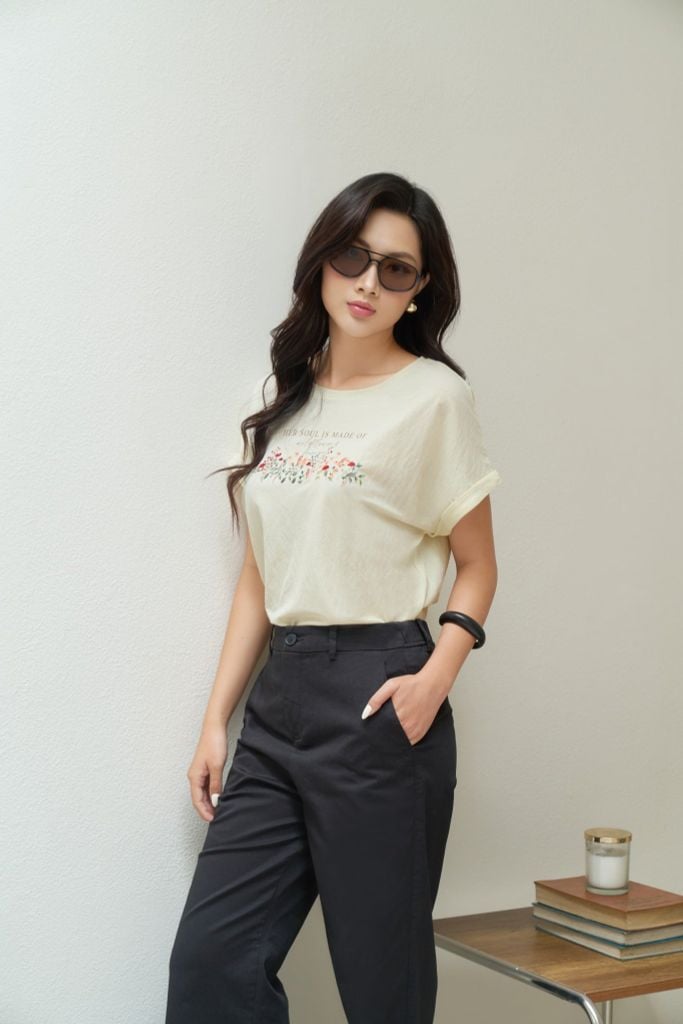 Áo thun tay ngắn họa tiết nữ Ninomaxx nhẹ, mịn và có độ rủ tự nhiên 2510025
