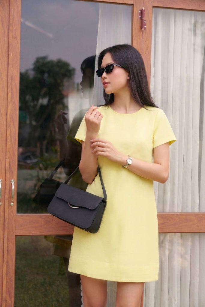 Đầm Nữ Cổ Tròn Form Rộng Vừa Màu Vàng Ninomaxx 2505022