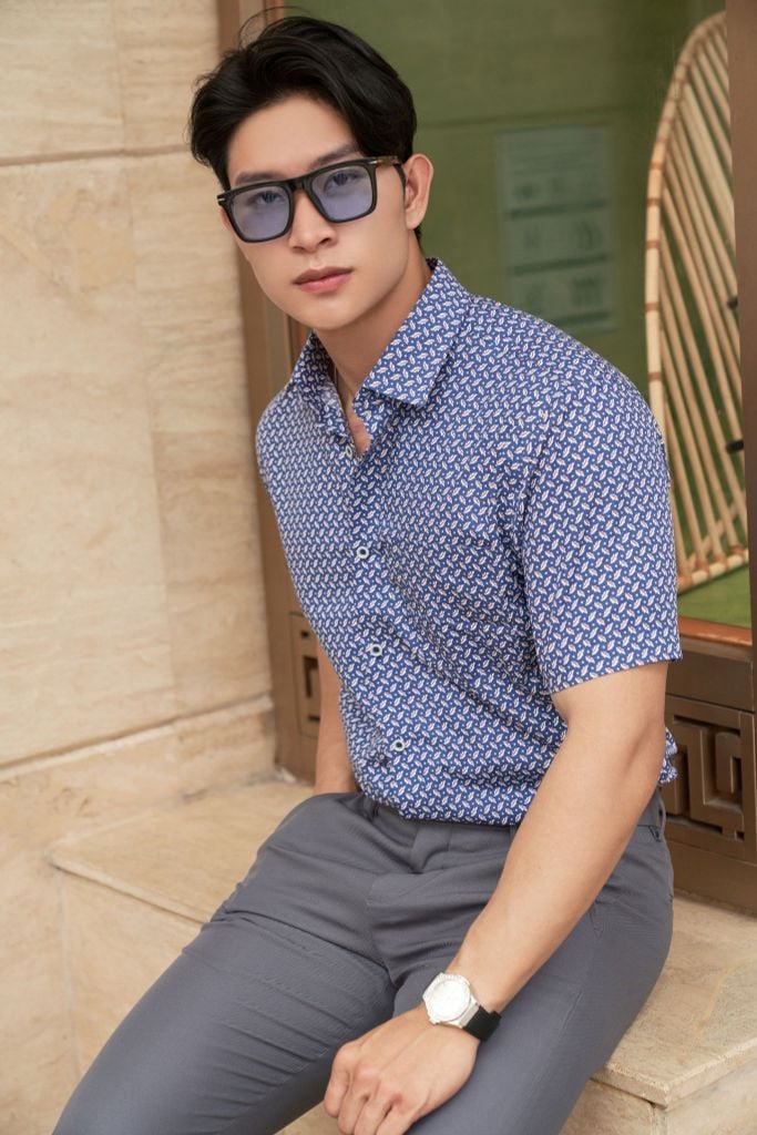 Áo Sơ Mi In Họa Tiết Tay Ngắn 2302011
