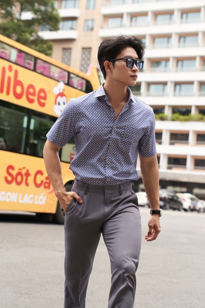 Áo Sơ Mi In Họa Tiết Tay Ngắn 2302011