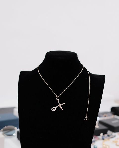 CHANEL NECKLACE USED (2)