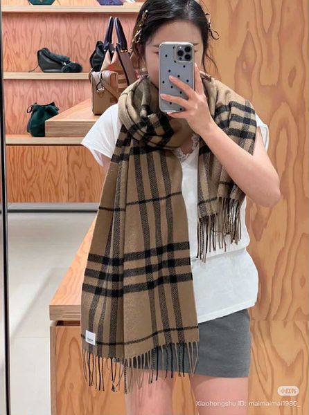 BURBERRY SCARF (2)