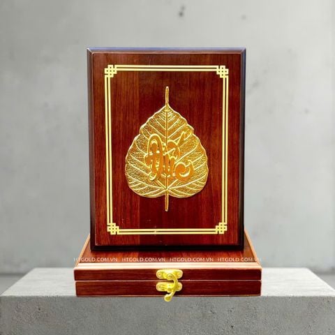LÁ BỒ ĐỀ CHỮ ĐỨC, DÁT VÀNG (17cm x 22cm)