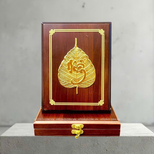 LÁ BỒ ĐỀ CHỮ NHẪN, DÁT VÀNG (17 x 22cm)