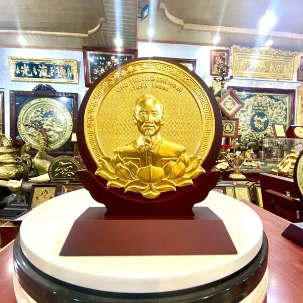TRANH ĐỒNG CHÂN DUNG CHỦ TỊCH HỒ CHÍ MINH, DÁT VÀNG (15cm x 19cm).
