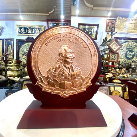 TRANH CHÂN DUNG ĐẠI TƯỚNG VÕ NGUYÊN GIÁP BẰNG ĐỒNG ĐỎ (20 * 25cm)
