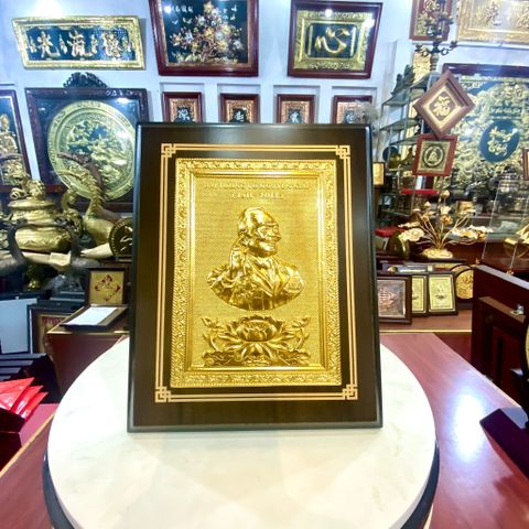 TRANH CHÂN DUNG ĐẠI TƯỚNG VÕ NGUYÊN GIÁP BẰNG ĐỒNG, DÁT VÀNG (20cm x 25cm).